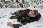 Rola odpowiedniej bielizny pierwszej i drugiej warstwy, a także pozostałych warstw odzieży jest bardzo duża szczególnie zimą, gdy w powietrzu jest mróz, a ciało obleczone neoprenem jest rozgrzane np. marszem w trudnym terenie. Na dzikich łowiskach dochodzą niespodzianki np. upadek w mokry śnieg czy nawet kałużę pełną brei śniegowej. Na zdjęciach Krzysztof Tonder na pstrągowym łowisku.