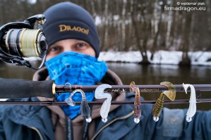 Do ścisłej czołówki moich killerów zaliczam trzy gumy: Belly Fish, Invader Pro oraz (użyty do swobodnego spływu) Jumper. Osadzone na główkach X-Fine i Micro. Na zdjęciu, oprócz wymienionych przynęt, znakomity spinning MS-X oraz nowy kołowrotek Nano Lite z żyłką HM80 – dopiero zbieram doświadczenia z tym kołowrotkiem.