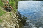 Przepływankując używa się długie i kosztowne wędzisko (np. bolonka 6-7 m) i wtedy podprowadzenie holowanej ryby w zasięg dłoni wędkarza, lub zbyt krótkiego podbieraka, najczęściej kończy się złamaniem szczytówki wędziska. Jedynym rozwiązaniem jest lądowanie ryby w siatce osadzonej na długiej sztucy (rączce): zachęcam do używania min. 2,5-metrowych.